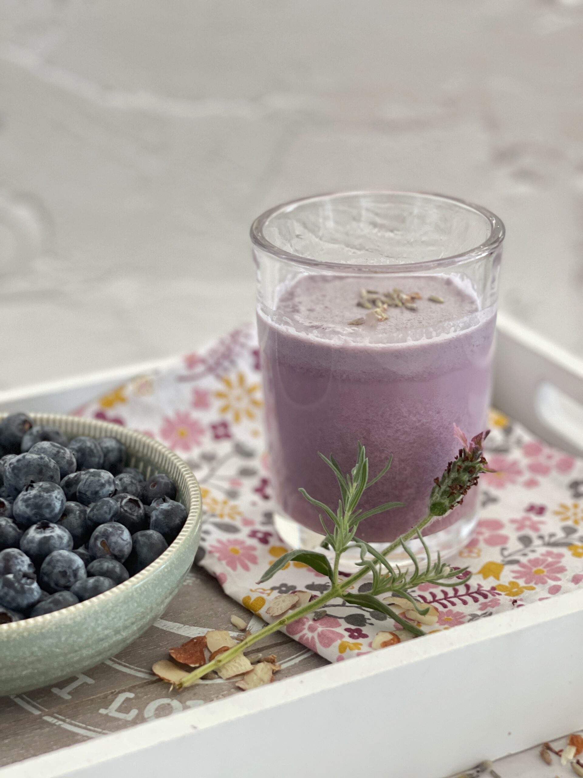 Blaubeer Lavendel Mandelmilch - Kochlöffeljunkies