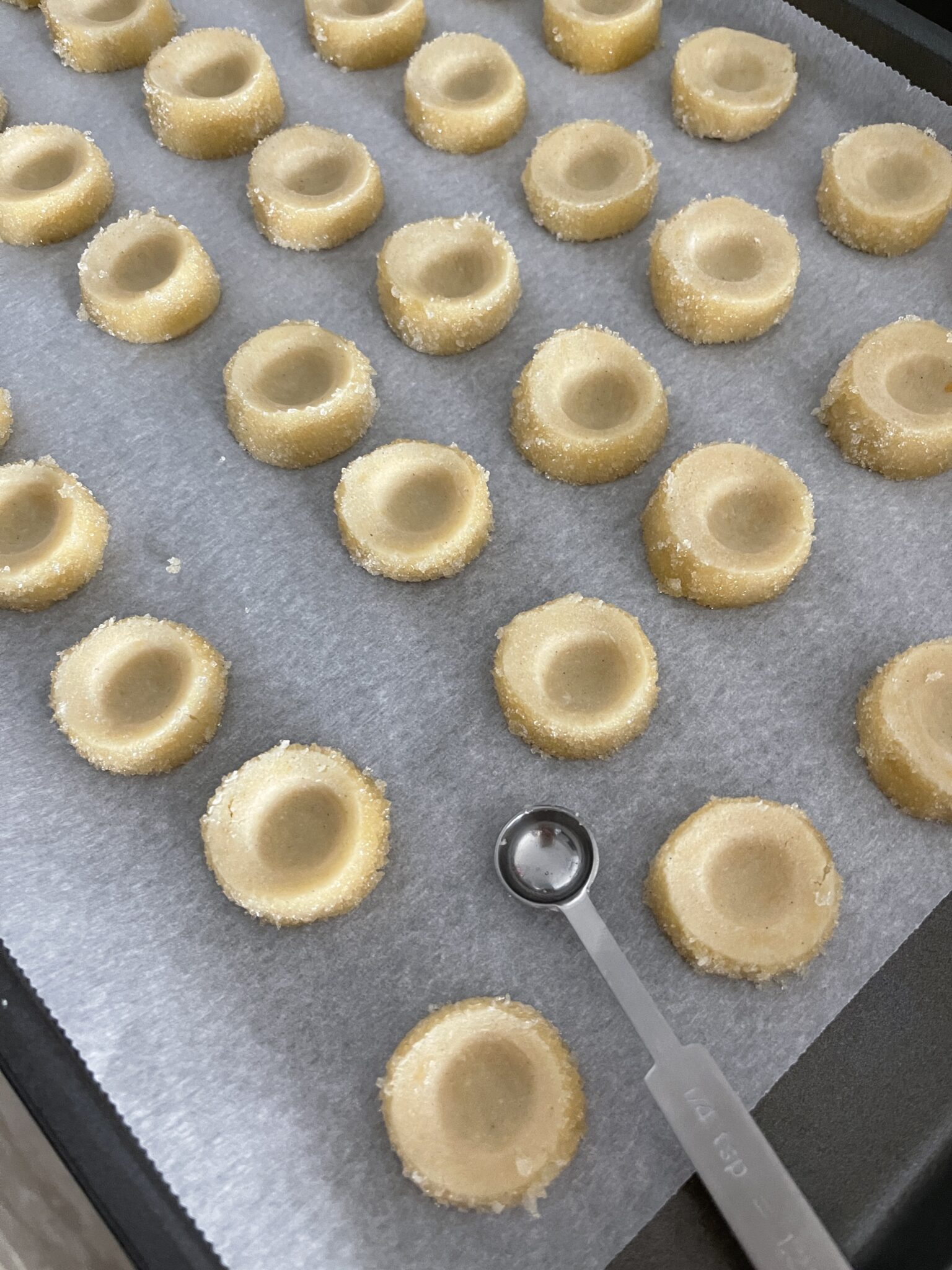 Köstliche Heidesand Plätzchen mit fruchtiger Marmelade - Kochlöffeljunkies Köstliche Heidesand Plätzchen mit fruchtiger Marmelade - Kochlöffeljunkies