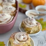 Pumpkin Chai Cinnamon Rolls – Zimtschnecken mit Kürbis und Chai Gewürz