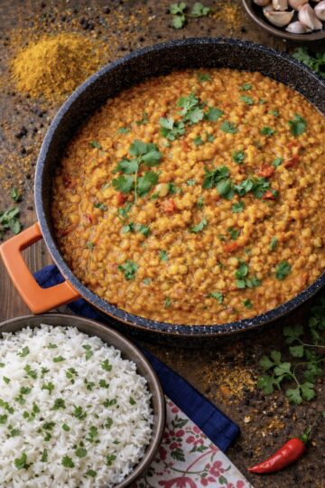 Indisch, Linsendal, Dal, Linsengericht, vegetarisch, mit Reis, Reisbeilage, indisches Essen